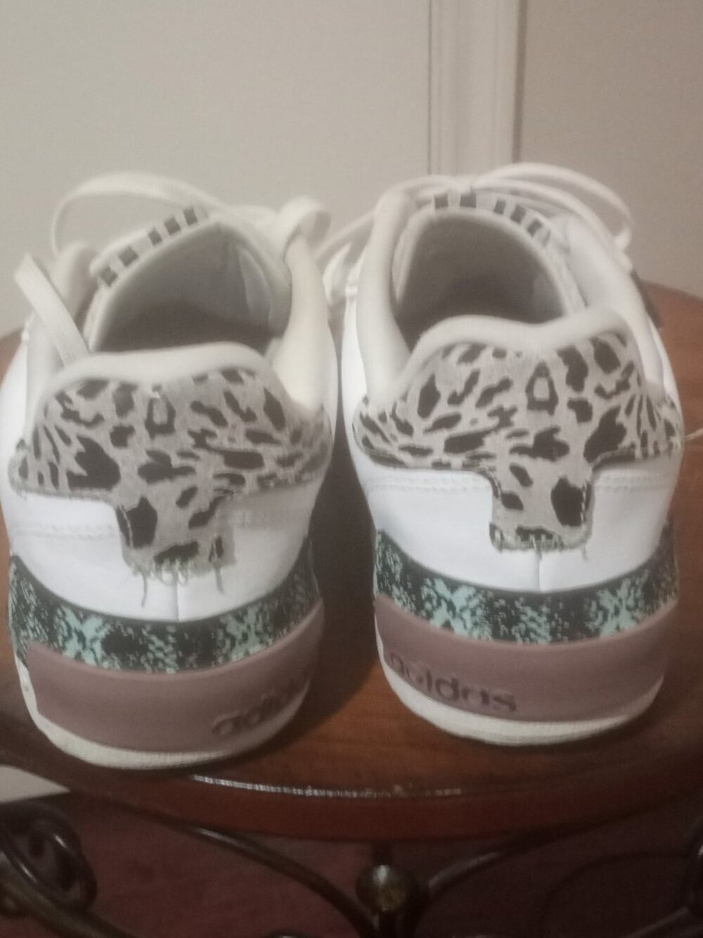 Adidas Postmove SE Low-Top White and Animal Print Sneakers GY6123 Women's Sz 9.5 - Picture 10 of 14